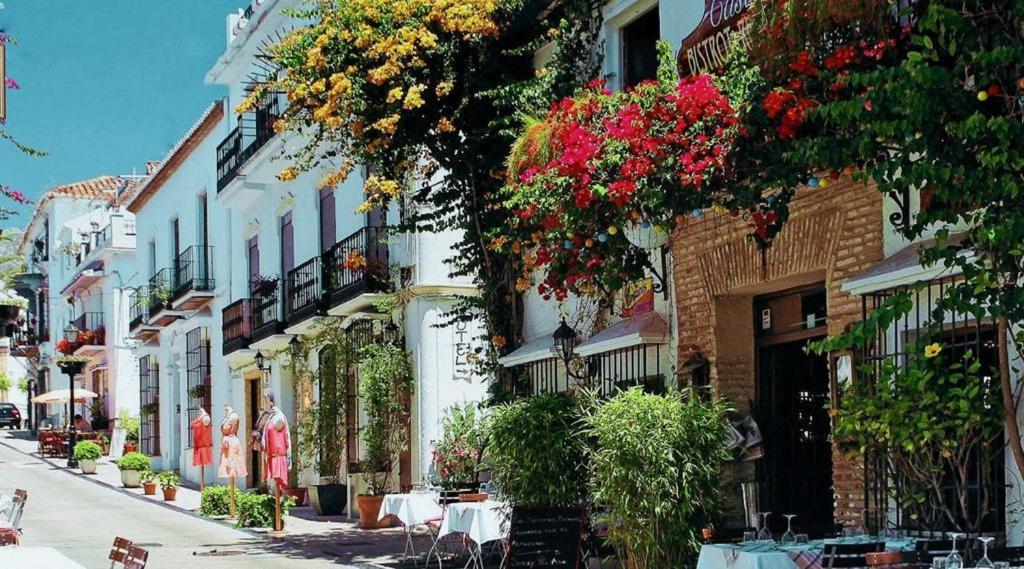 Cozy 2-Bed 2-Bathroom Apartment In Marbella Town Centre Eksteriør bilde